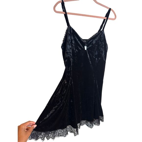 Hot Topic Cosmic Aura Black Velvet Witchy Coffin Charm Slip Mini Dress Medium - Picture 4 of 9